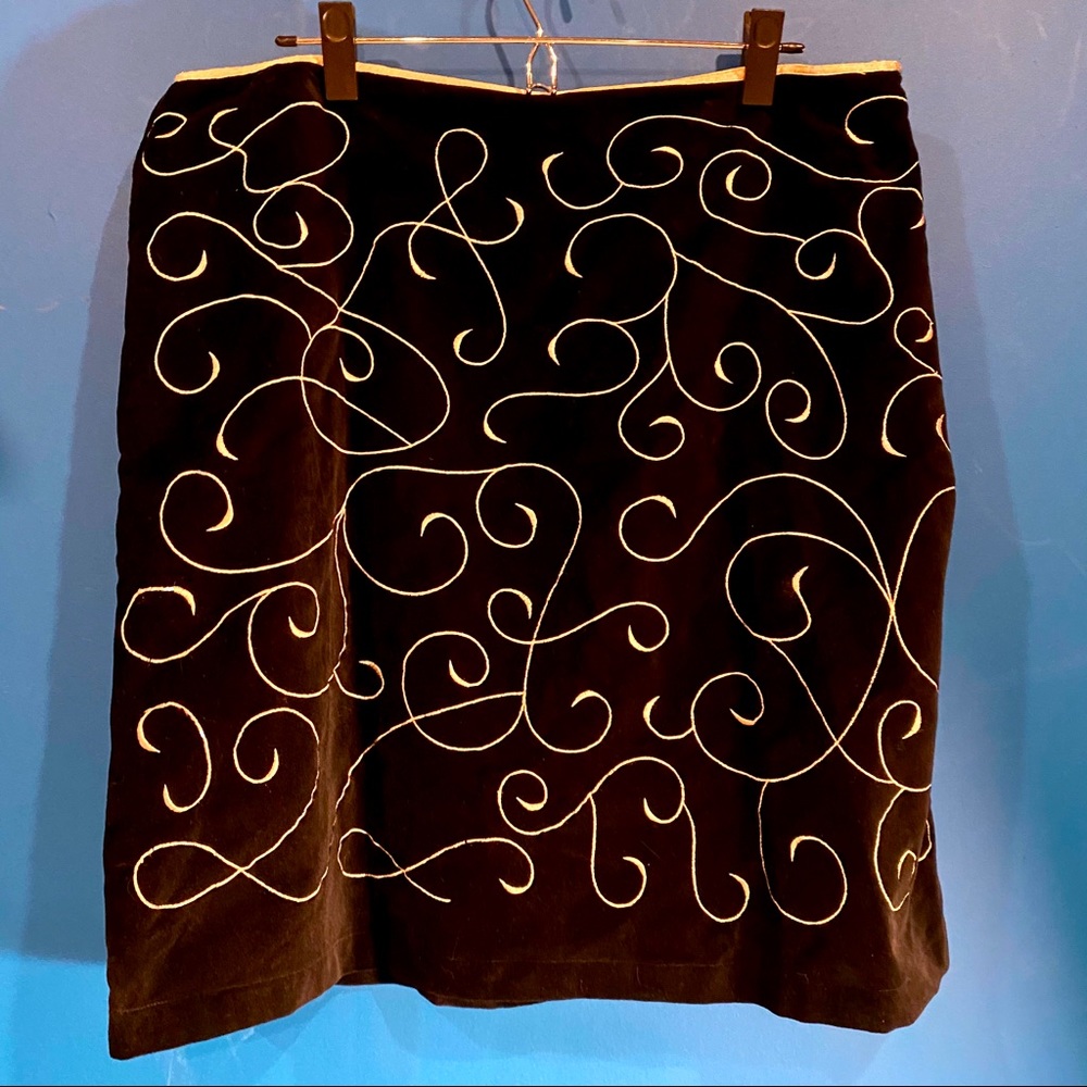 Identity Lord & Taylor Blk Velvet Embroidery Skirt